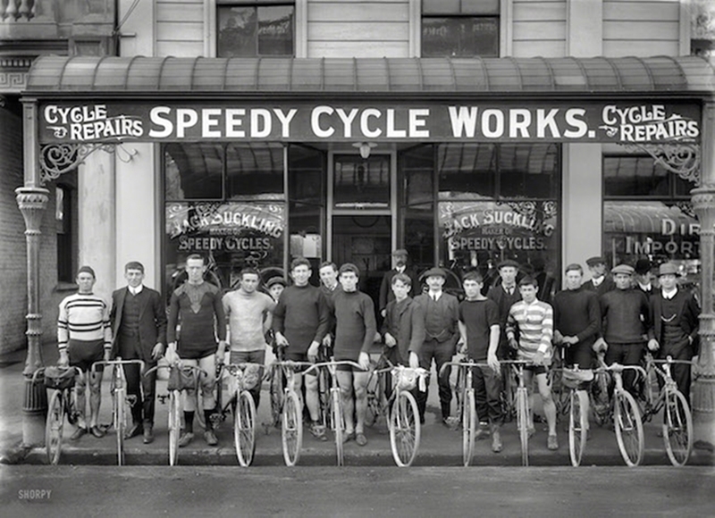 古き良き時代の自転車修理店らしき写真